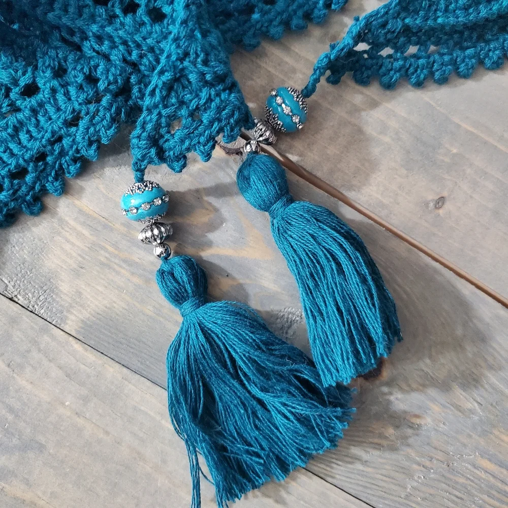 💖 New Handmade Crochet Light weighted Baktus / Shawl / Triangular Scarf